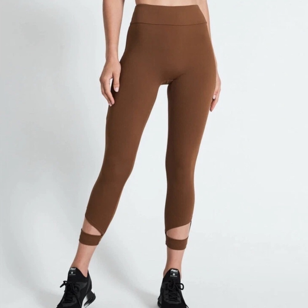 Devon Windsor Elsie High Waisted Cropped Workout Leggings Size LG Mocha Brown